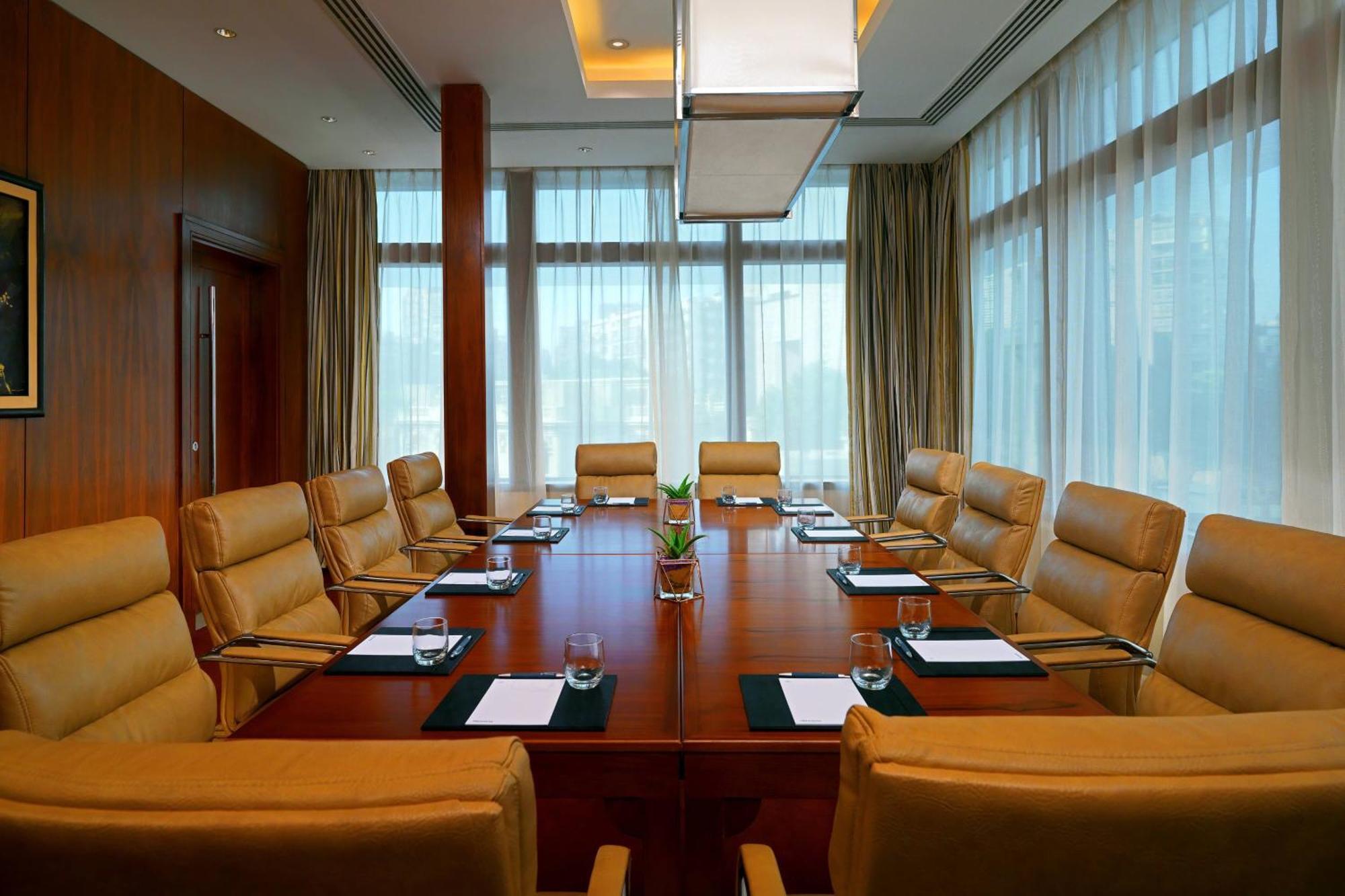 Sheraton Cairo Hotel & Casino Giza Exterior photo Boardroom at the Ritz-Carlton, DIFC