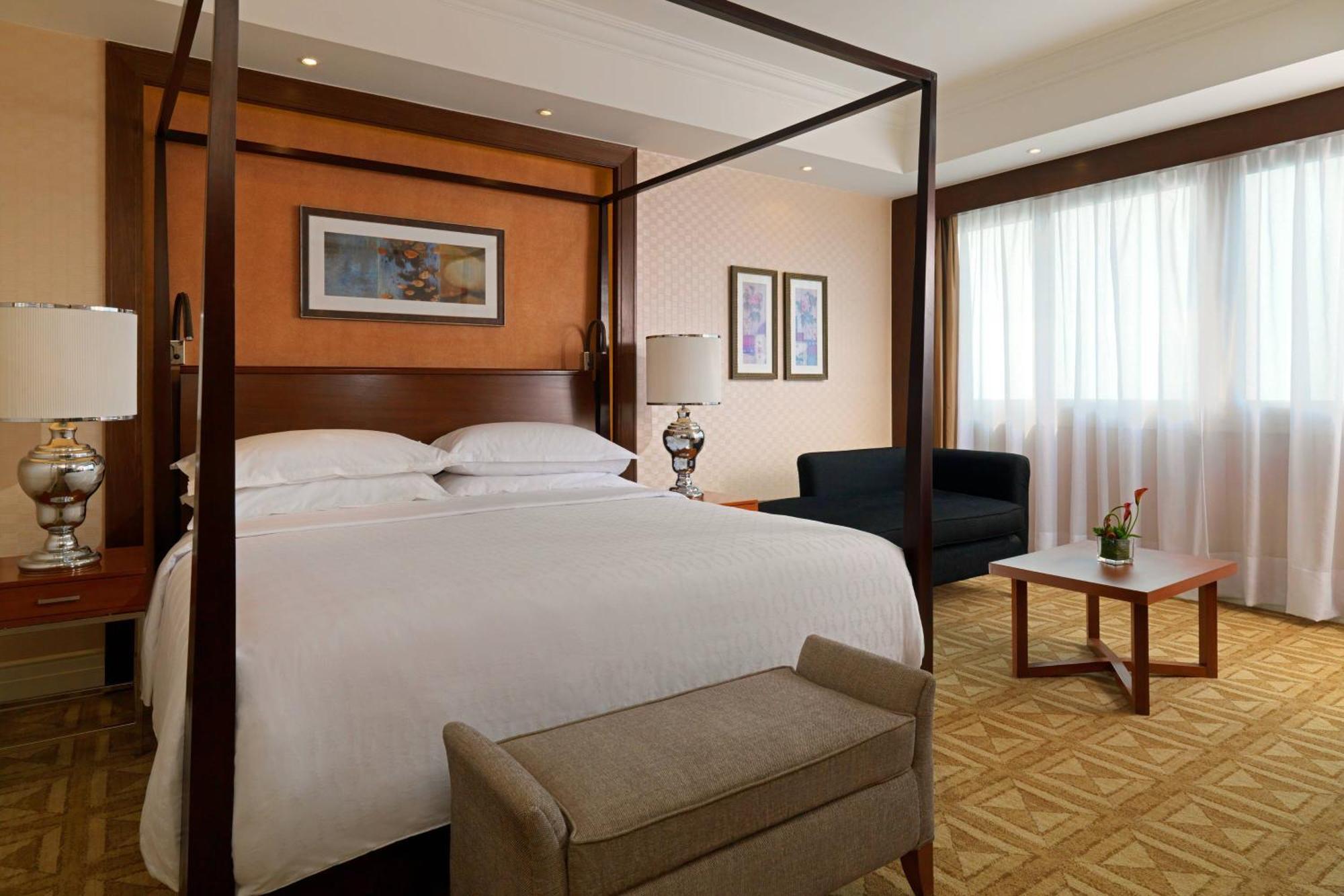 Sheraton Cairo Hotel & Casino Giza Exterior photo A guest room at the hotel