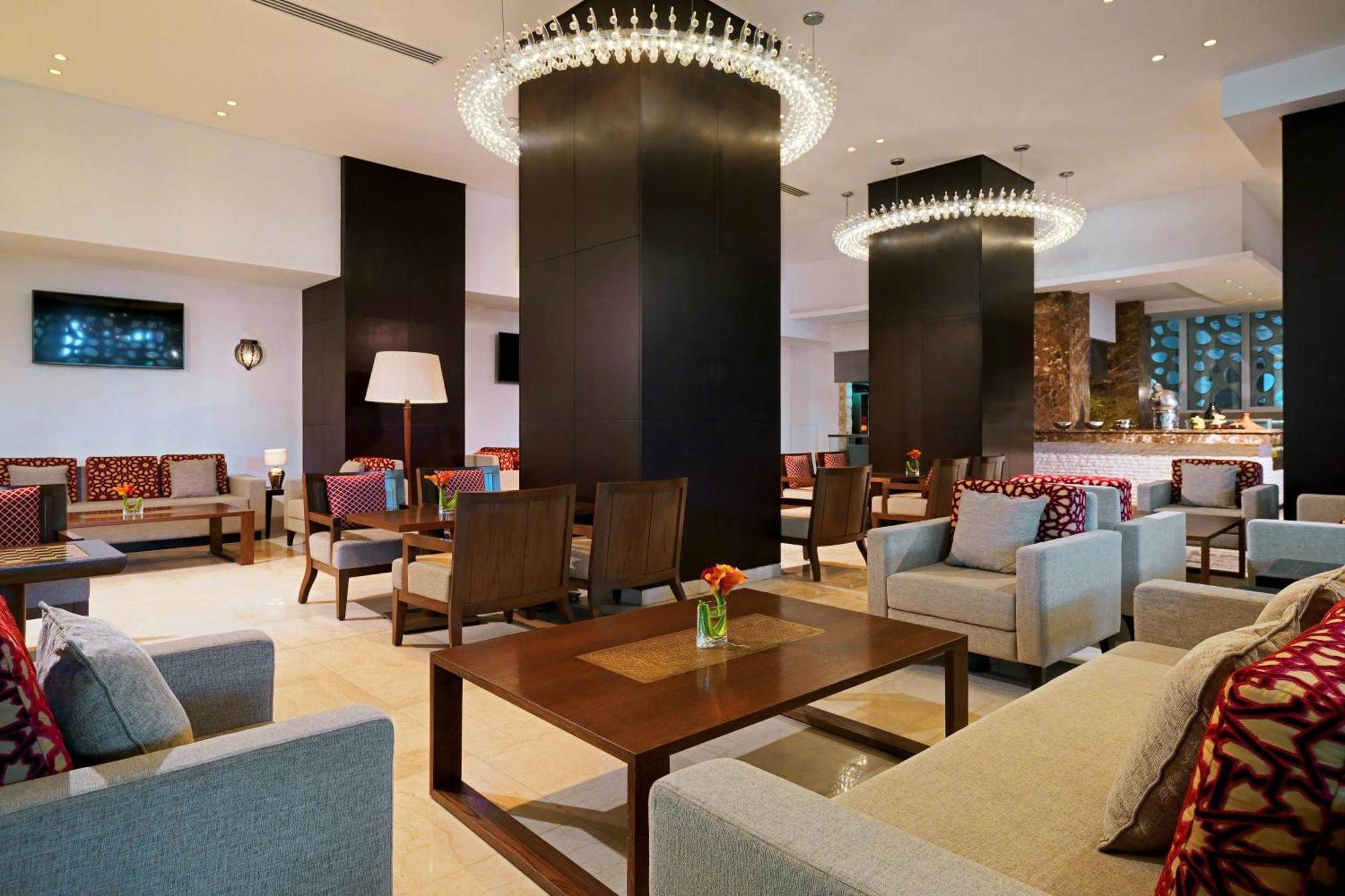 Sheraton Cairo Hotel & Casino Giza Exterior photo The lobby of the hotel