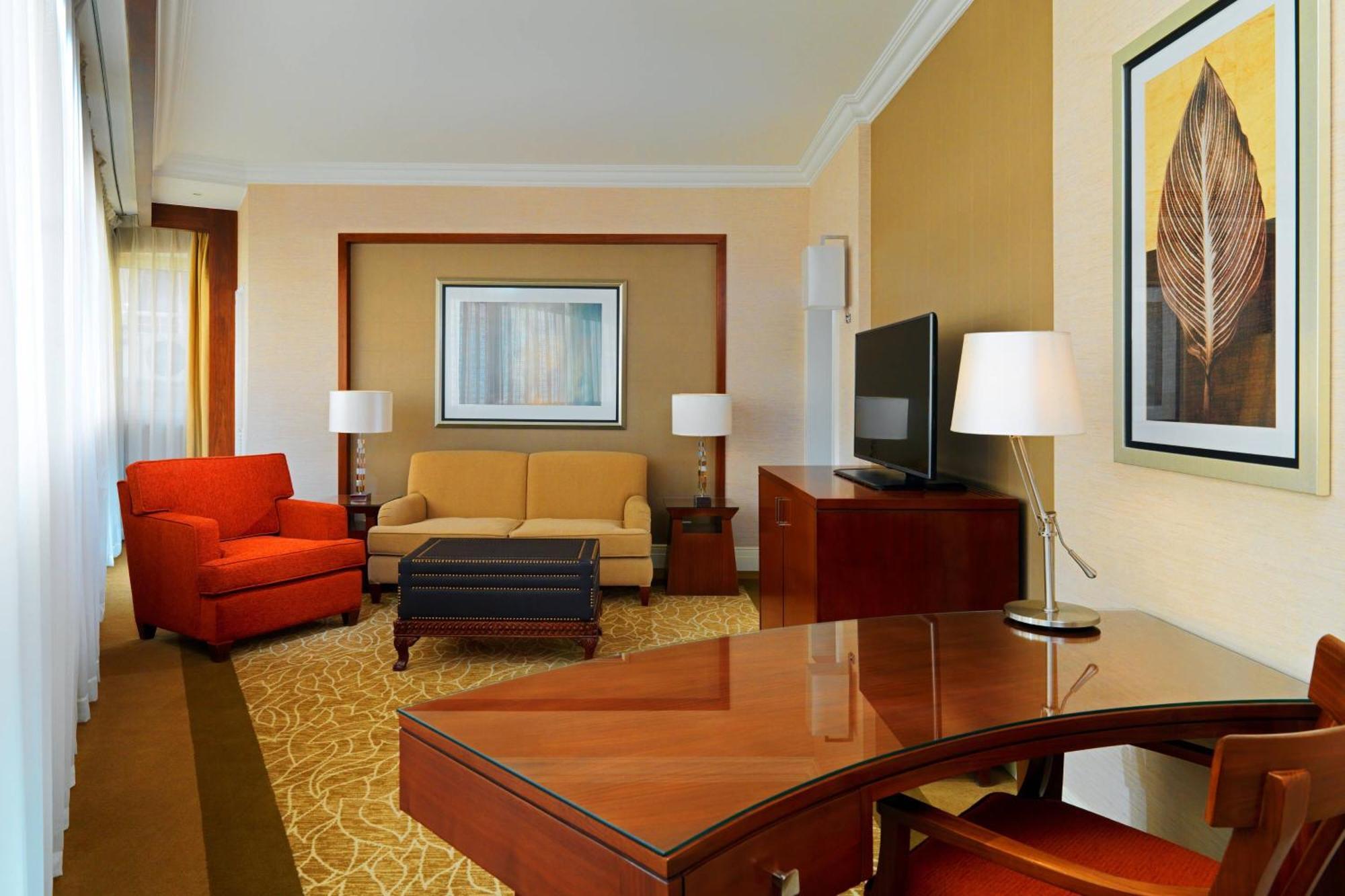 Sheraton Cairo Hotel & Casino Giza Exterior photo A suite at the Sheraton Jumeirah Hotel