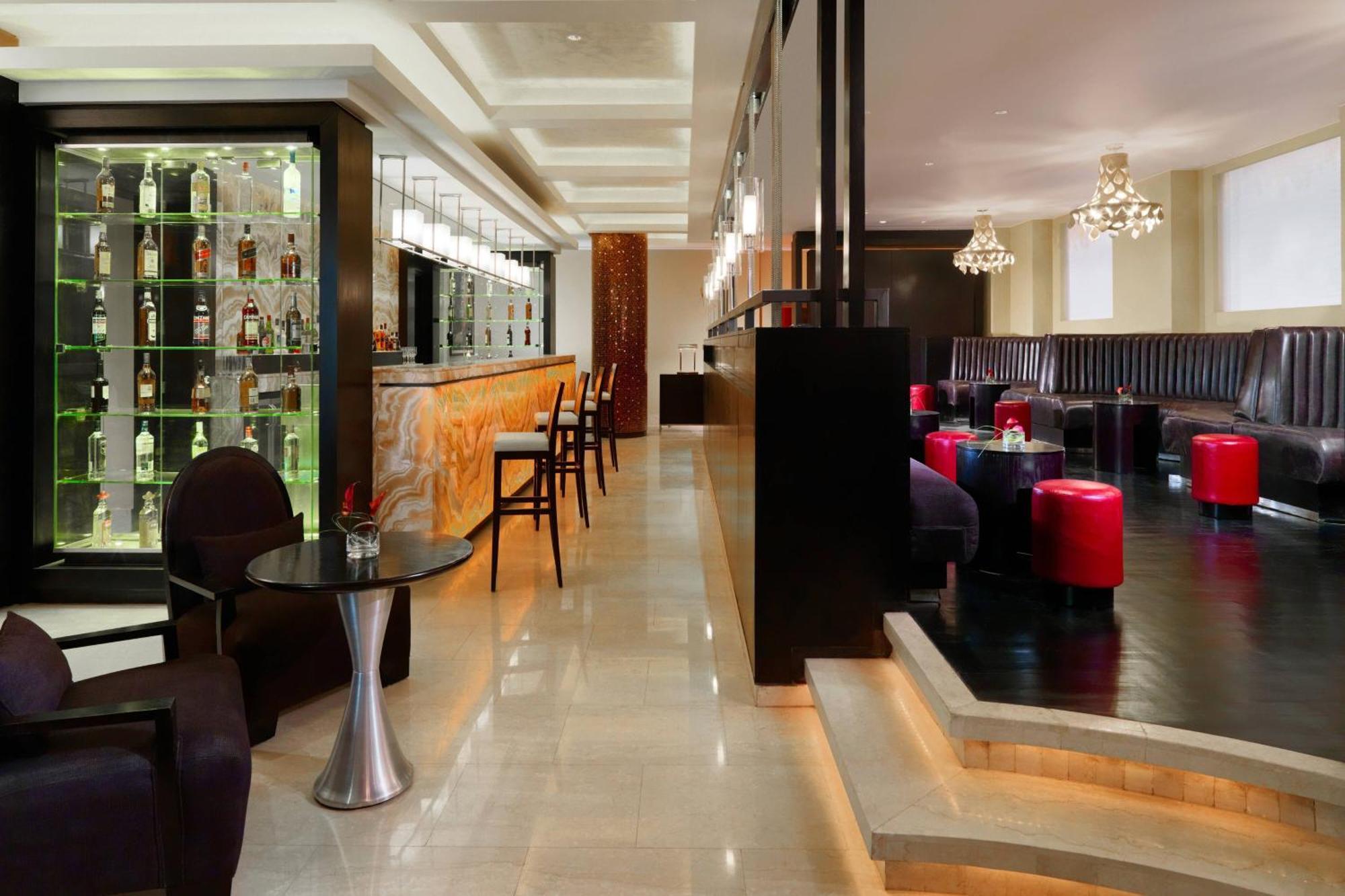 Sheraton Cairo Hotel & Casino Giza Exterior photo The bar at the hotel