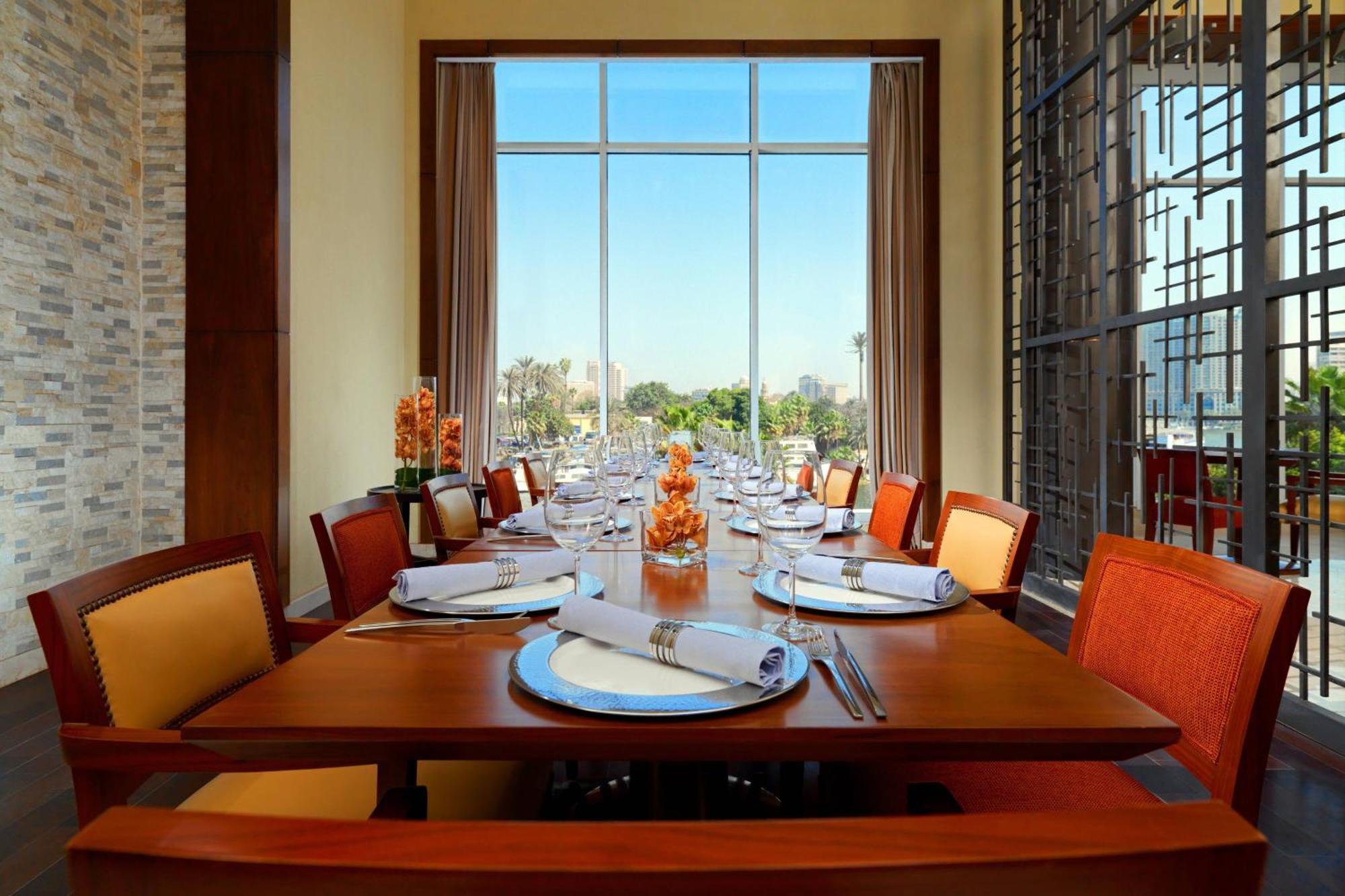 Sheraton Cairo Hotel & Casino Giza Exterior photo The restaurant
