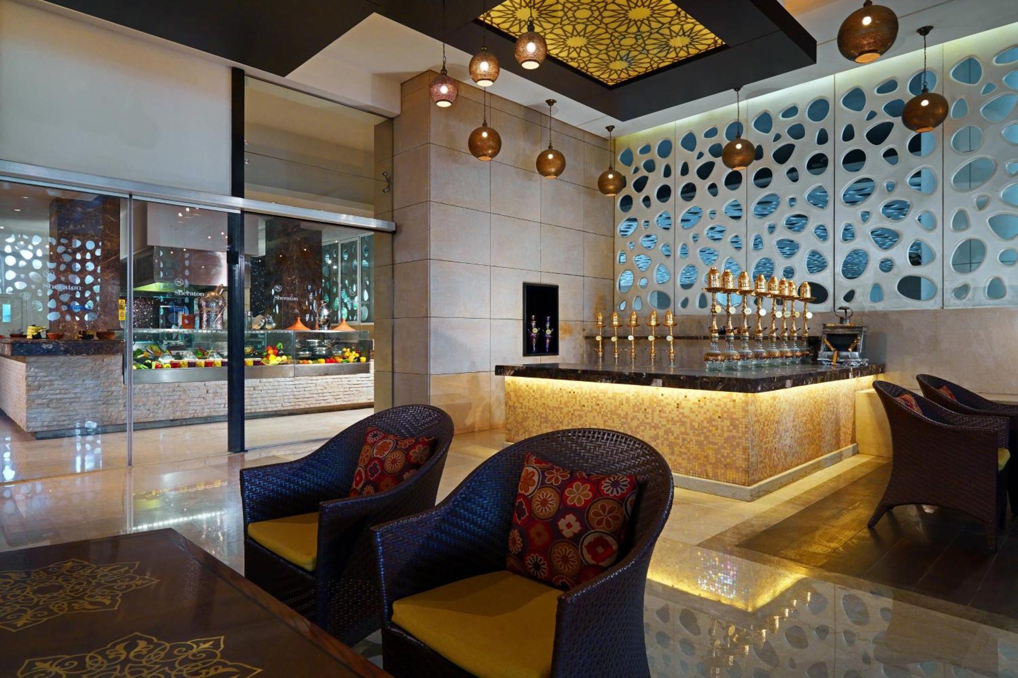 Sheraton Cairo Hotel & Casino Giza Exterior photo The lounge at the airport
