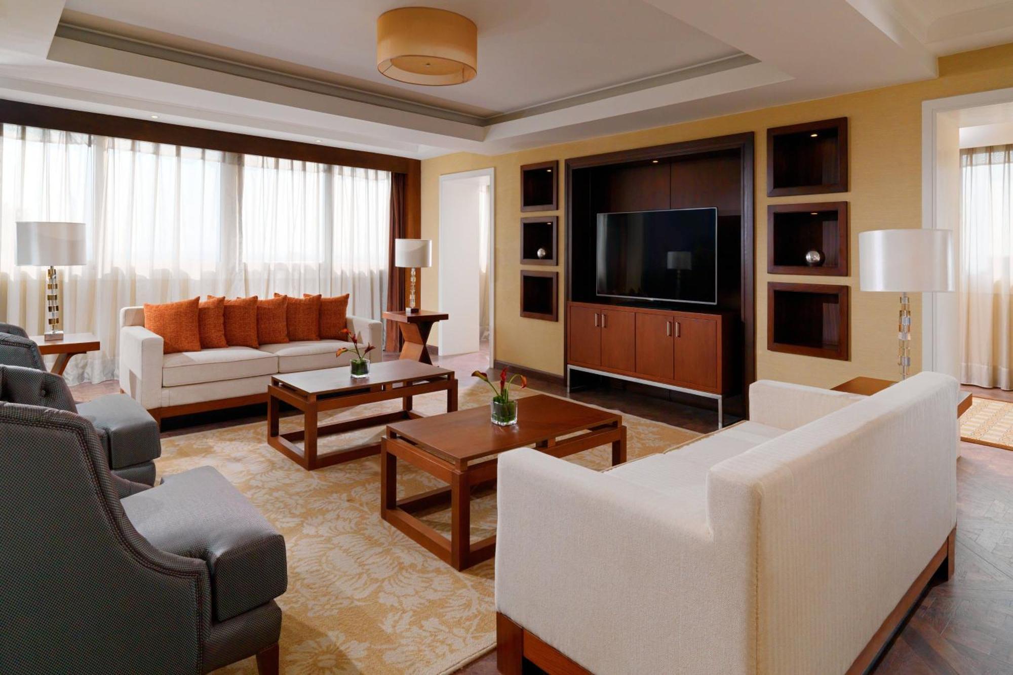 Sheraton Cairo Hotel & Casino Giza Exterior photo A living room