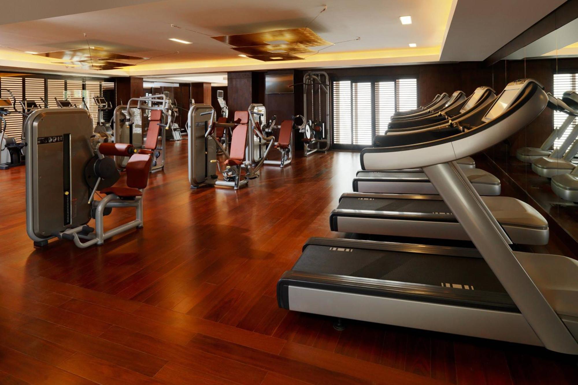 Sheraton Cairo Hotel & Casino Giza Exterior photo The gym at the hotel