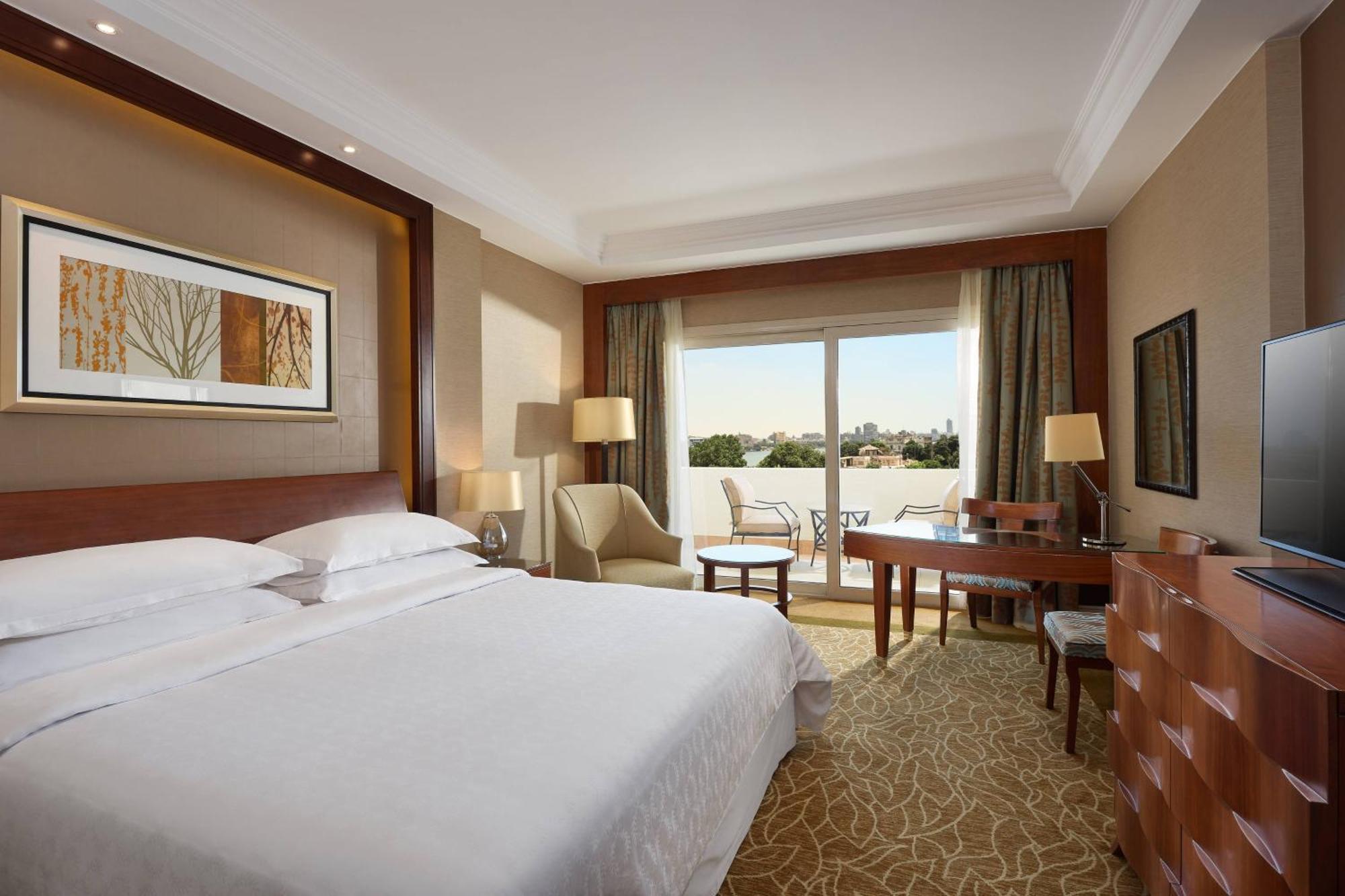 Sheraton Cairo Hotel & Casino Giza Exterior photo Deluxe room