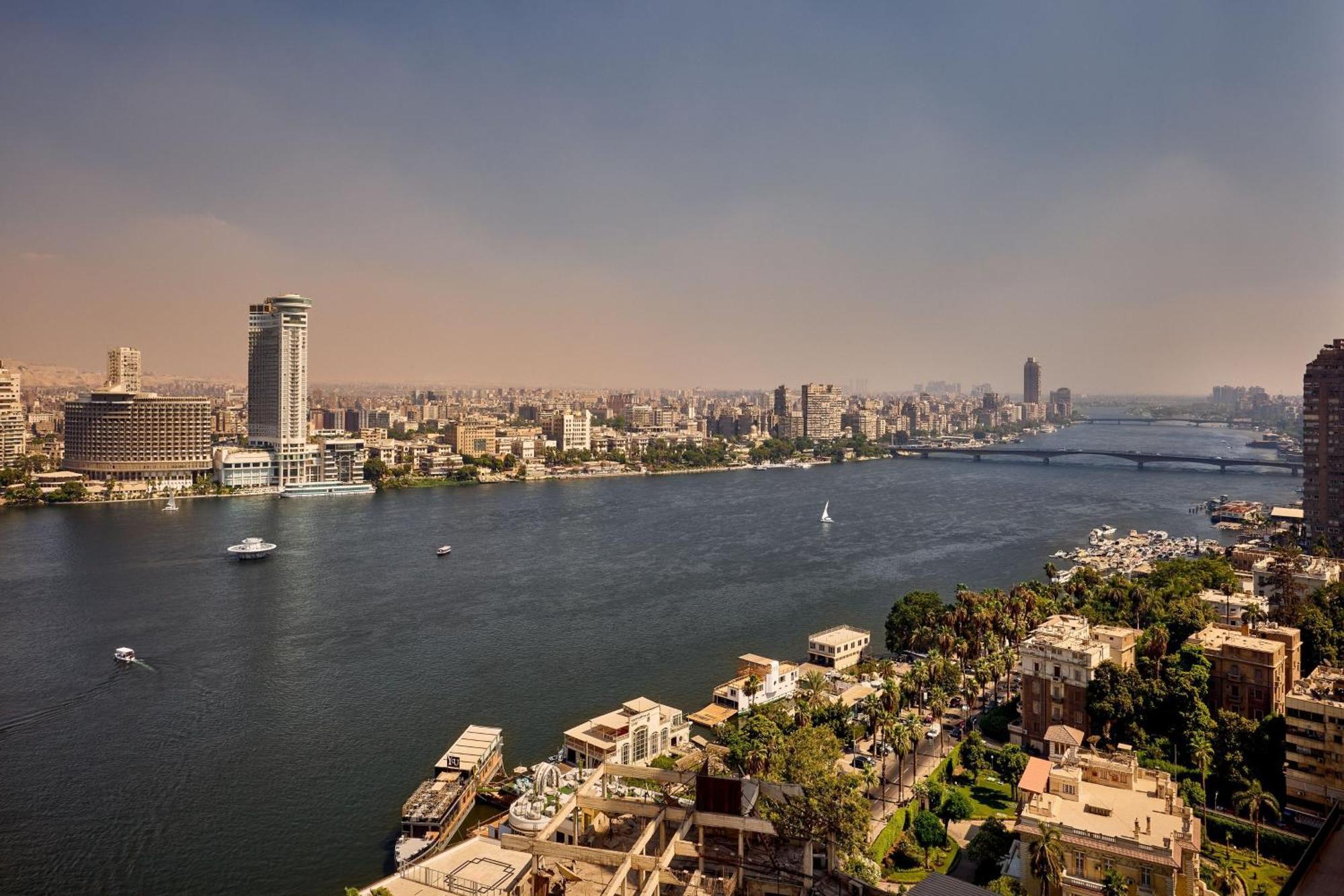 Sheraton Cairo Hotel & Casino Giza Exterior photo Cairo skyline